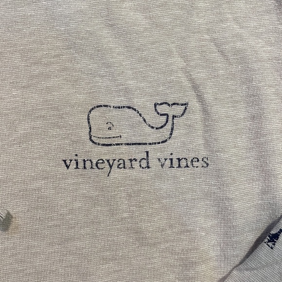 Vineyard vine put a long sleeve in size is medium - Picture 10 of 13